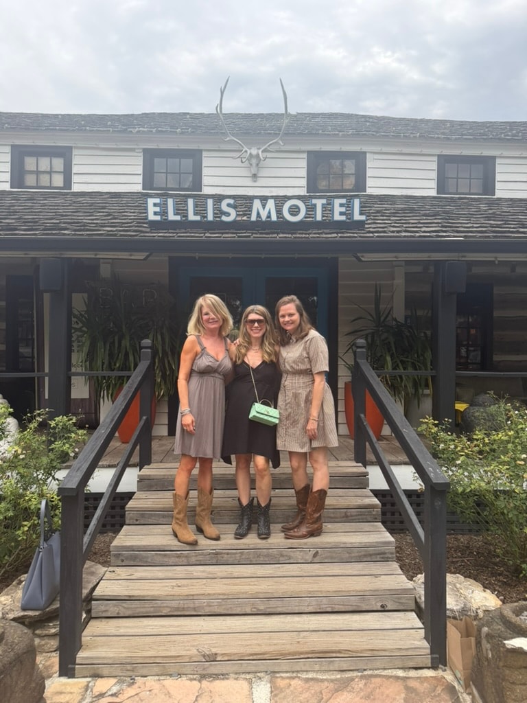 Vacation rental — Ellis Motel property exterior